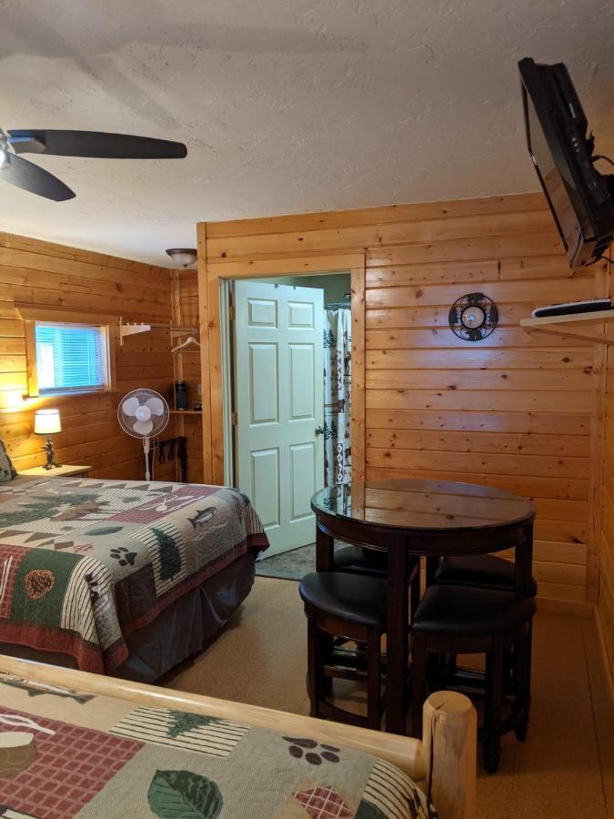 9 Bar W Cabins 웨스트 엘로스톤 외부 사진
